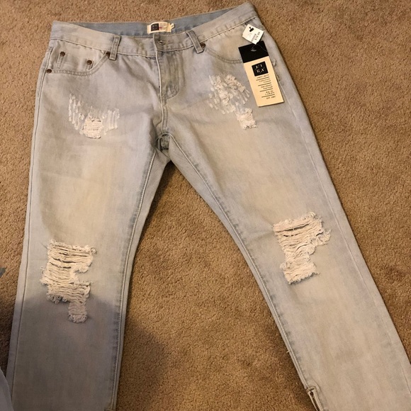 Jeans - Picture 1 of 2